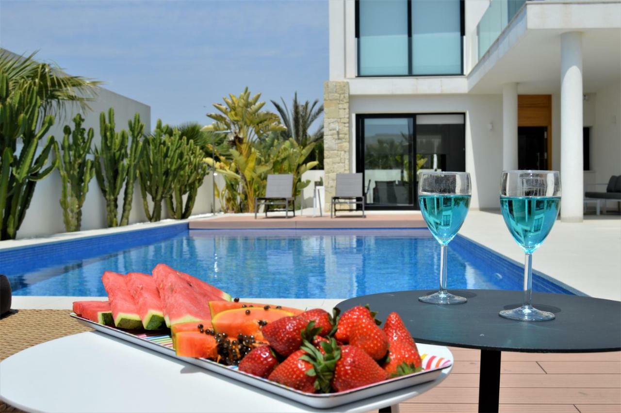 Villa With Private Pool Llobregales Zewnętrze zdjęcie