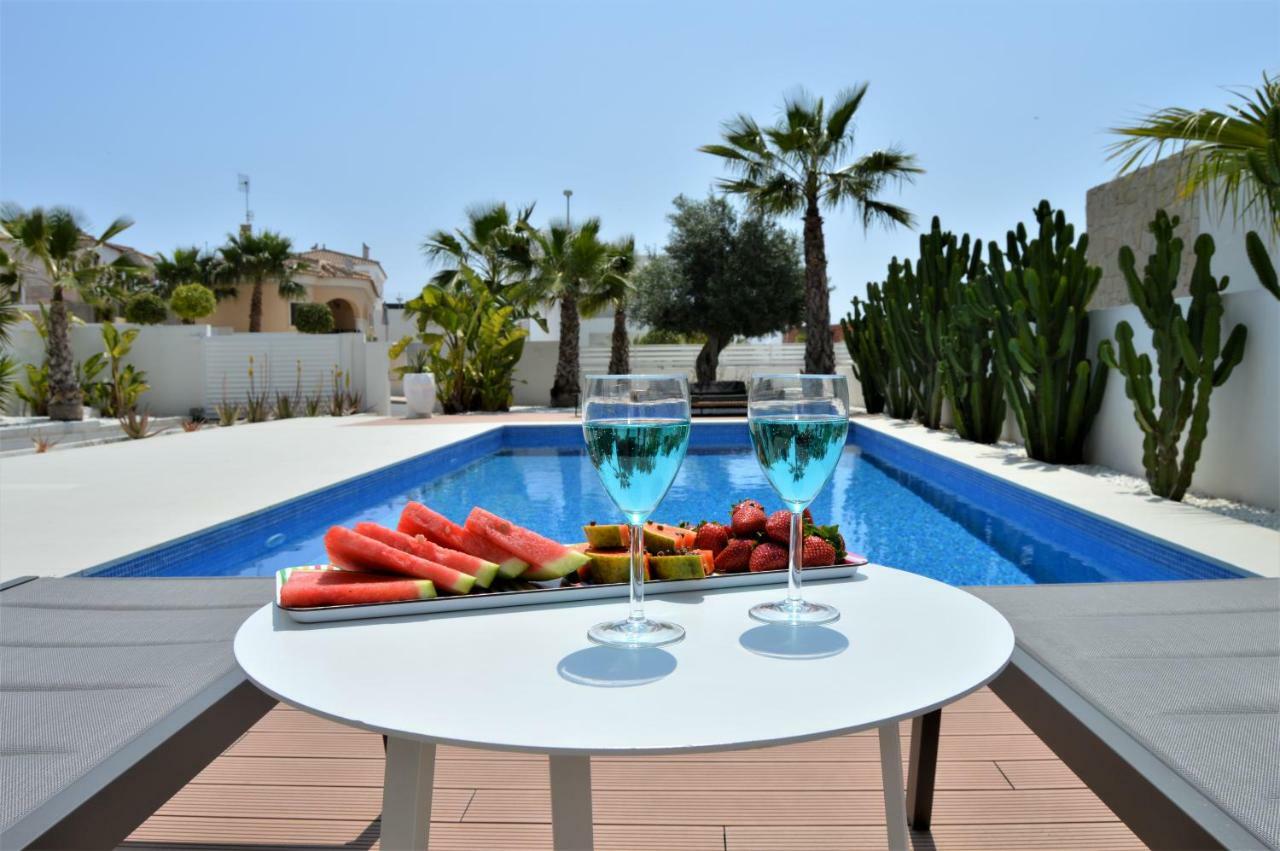 Villa With Private Pool Llobregales Zewnętrze zdjęcie